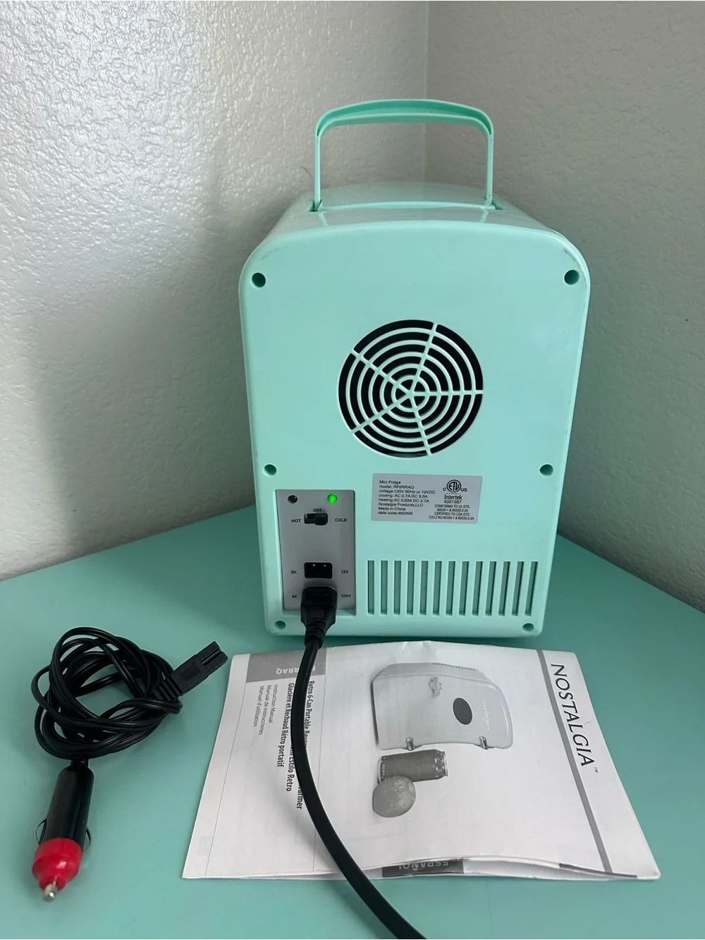 Nostalgias RF6RRAQ Retro 6-Can Personal Cooling & Heating Mini Refrigerator-new